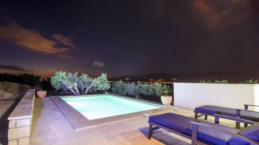Ferienhaus für 4 Personen, mit Terrasse und Pool auf Brac