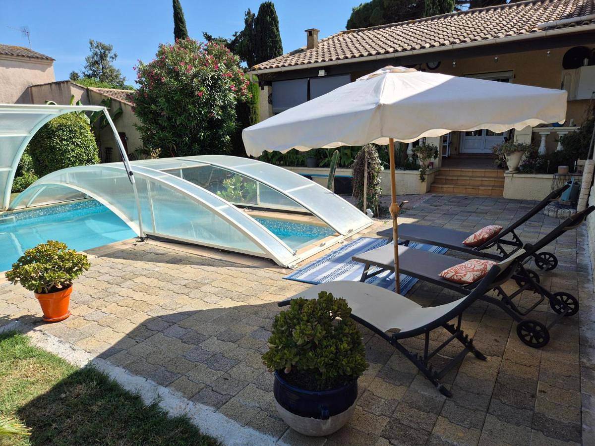 Double Room with Private Bathroom in Espondeilhan, Côte méditerranéenne (France)