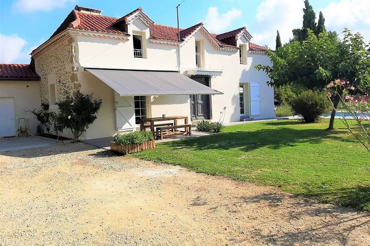 Gîte pour 6 personnes, avec terrasse et jardin à Viella