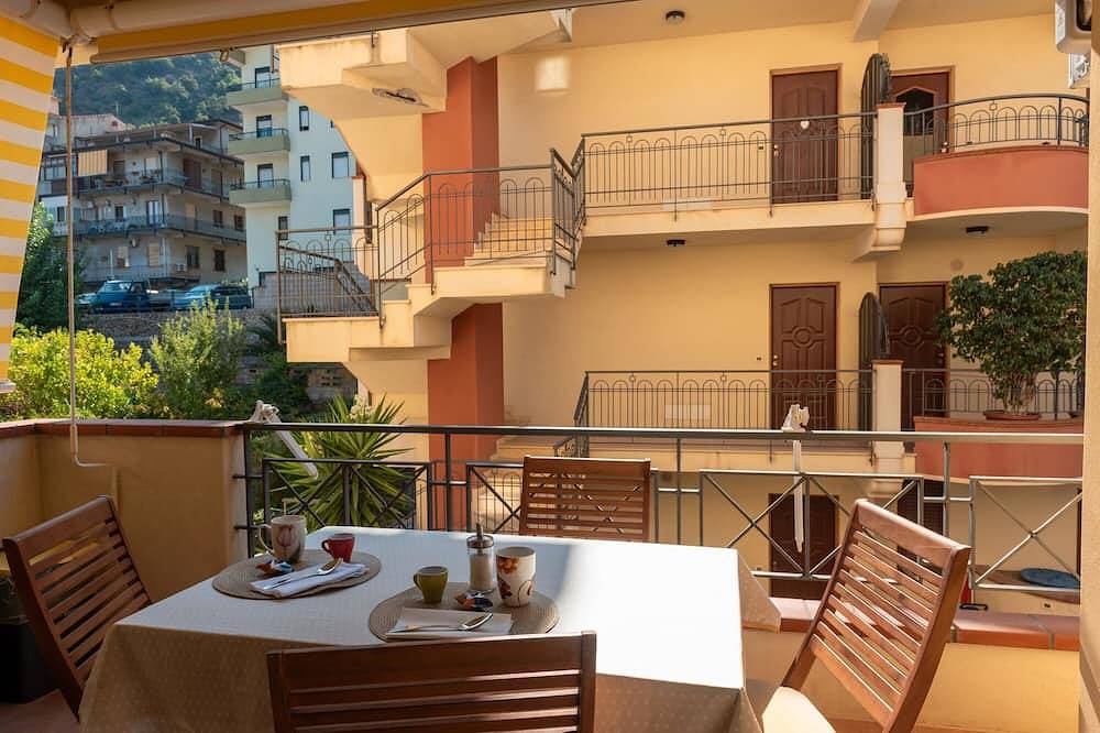 Apartamento entero, Apartamento 'Vacanza Gliaca' con vistas al mar, balcón y aire acondicionado in Piraino, Provincia de Messina