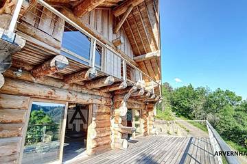 Chalet pour 4 personnes, avec vue ainsi que terrasse et jardin, animaux acceptés à Chambon-sur-Lac