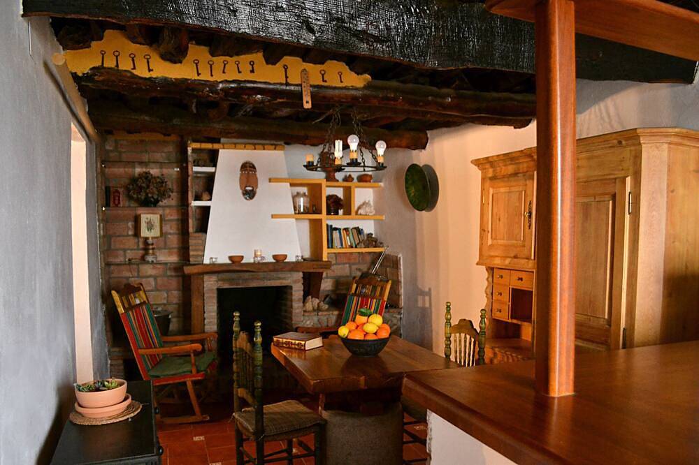 Casa Castaño Real (Atalbéitar) en la Alpujarra Granadina 6 5 3 1 1 5 5 1 9. call in Atalbeitar, La Taha