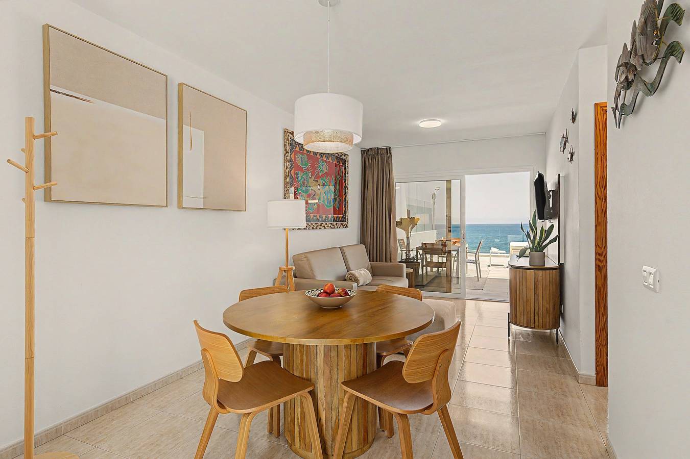 Geheel appartement, Vakantie Appartement "Callao Beach 6" met Uitzicht op Zee, Terras & Wi-Fi in Punta de las Mujeres, Haría