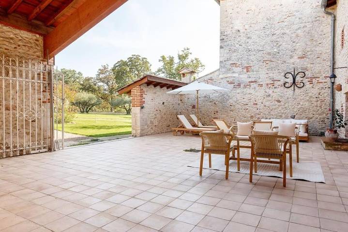 Location de vacances pour 13 personnes, avec terrasse et piscine ainsi que vue et jardin à Castelnau-de-Lévis - 2