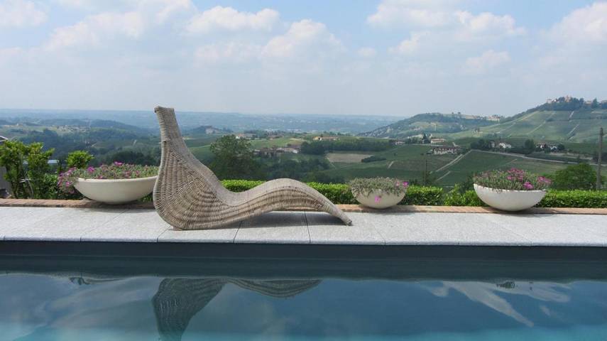 Appartamento per 2 persone, con panorama e giardino nonché piscina, con animali domestici in Monforte d'Alba