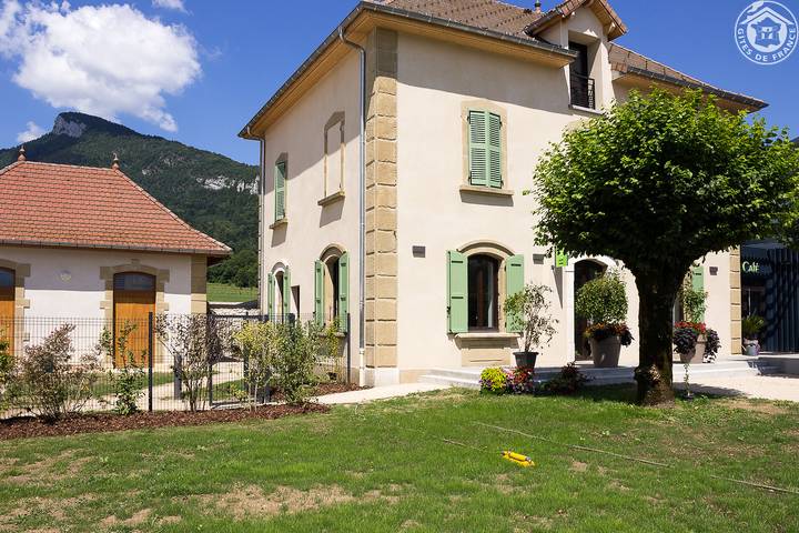 Gîte pour 5 personnes, avec jardin et terrasse dans Les Grottes de Saint Christophe