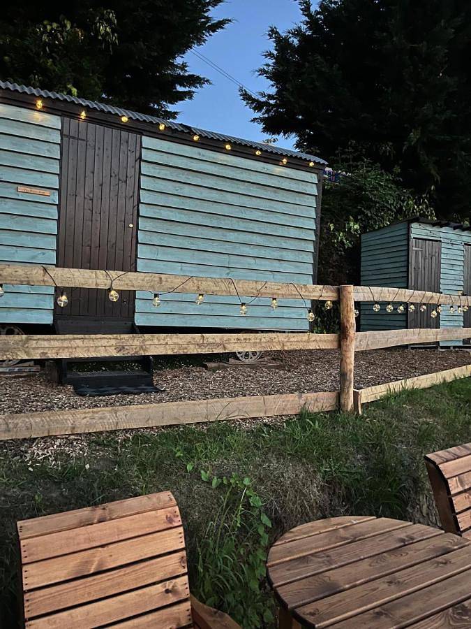 Glamping for 2 people, with Garden in Maidstone
