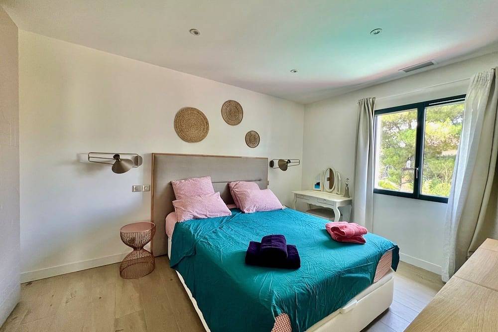 Contemporary villa with pool, 10 minutes from the beach! in Saint-Jean-de-Védas, Côte d'Améthyste
