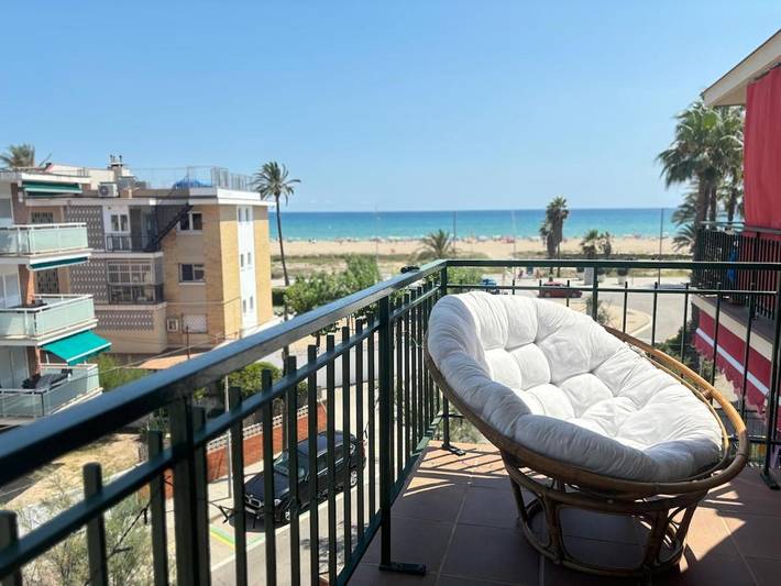 Vakantiewoning voor 5 personen, with Balkon and Terras as well as Uitzicht in Castelldefels