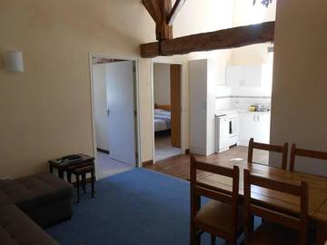 Gîte pour 5 personnes, avec jardin ainsi que vue et piscine à Chassenon