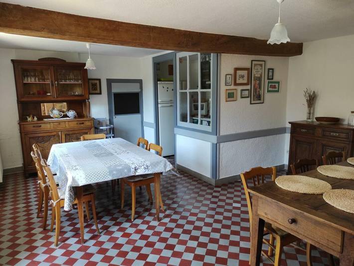 Gîte pour 6 personnes, avec piscine ainsi que jardin et terrasse, animaux acceptés dans la Loire - 3