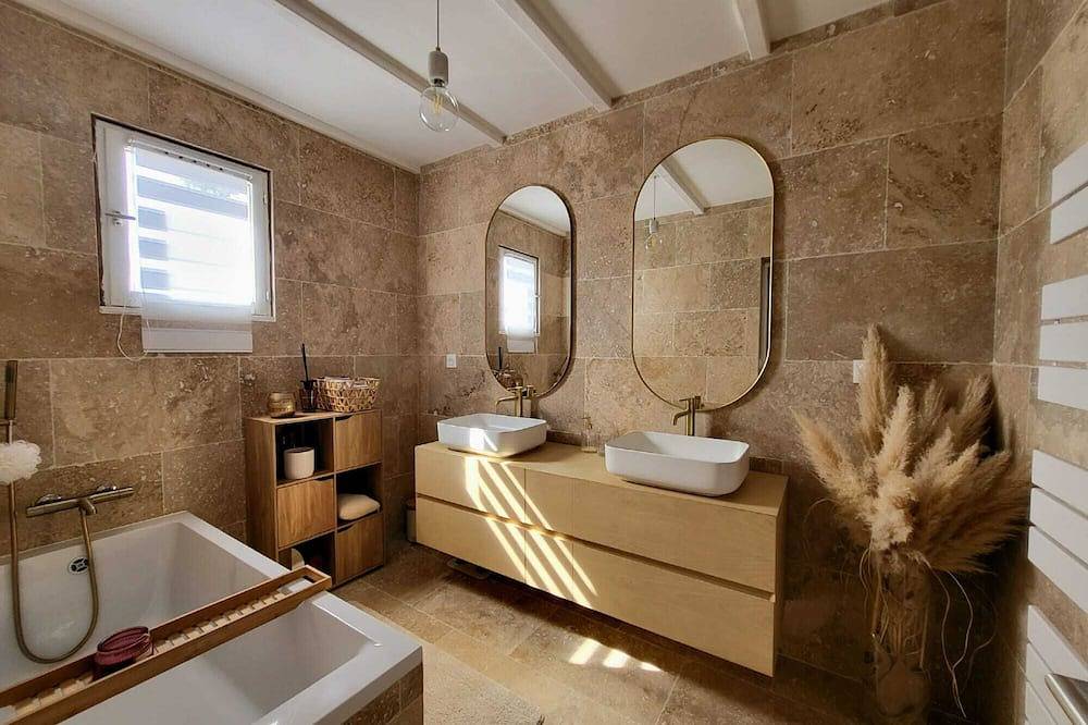 Appartement entier, Comme A La Maison in Sarrola-Carcopino, Région d'Ajaccio