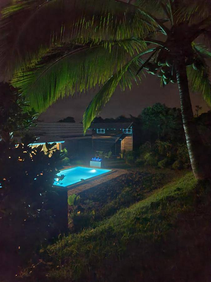 Chalet pour 2 personnes, avec piscine et terrasse ainsi que vue et jardin