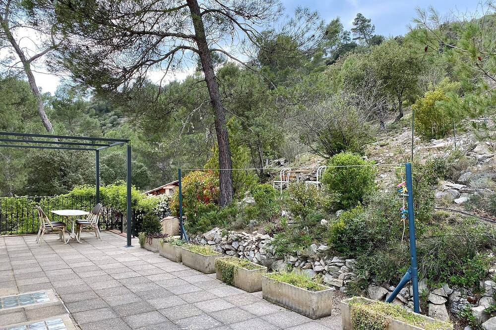 Ganze Wohnung, Hugo's Garriga with its terrace and private access to Lake Esparron de Verdon in Esparron-de-Verdon, Regionaler Naturpark Verdon