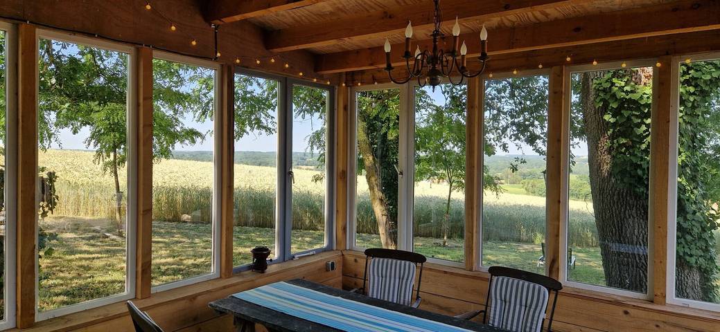 Location de vacances pour 3 personnes, avec Jacuzzi et Jardin dans Douzains, Région de Villeneuve-sur-Lot
