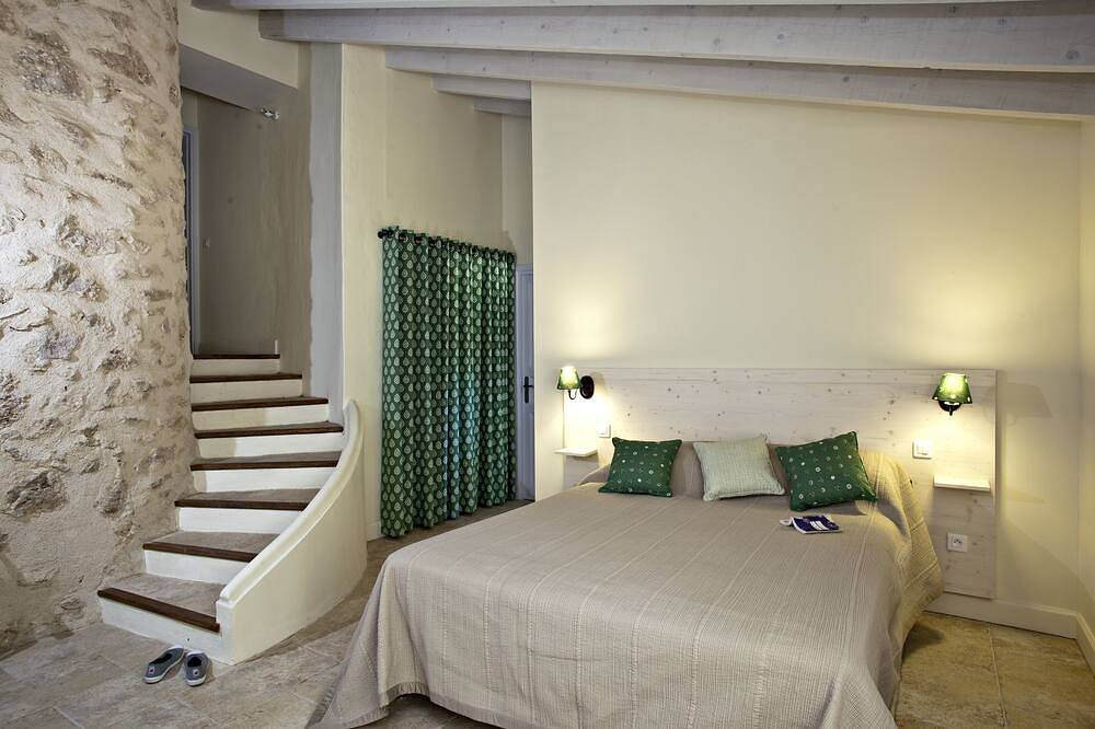 Provencal mill with private pool for 15 people in Saint-Antonin-du-Var, Brignoles region