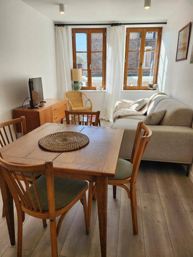 Gîte pour 4 personnes, avec terrasse à Le Neubourg