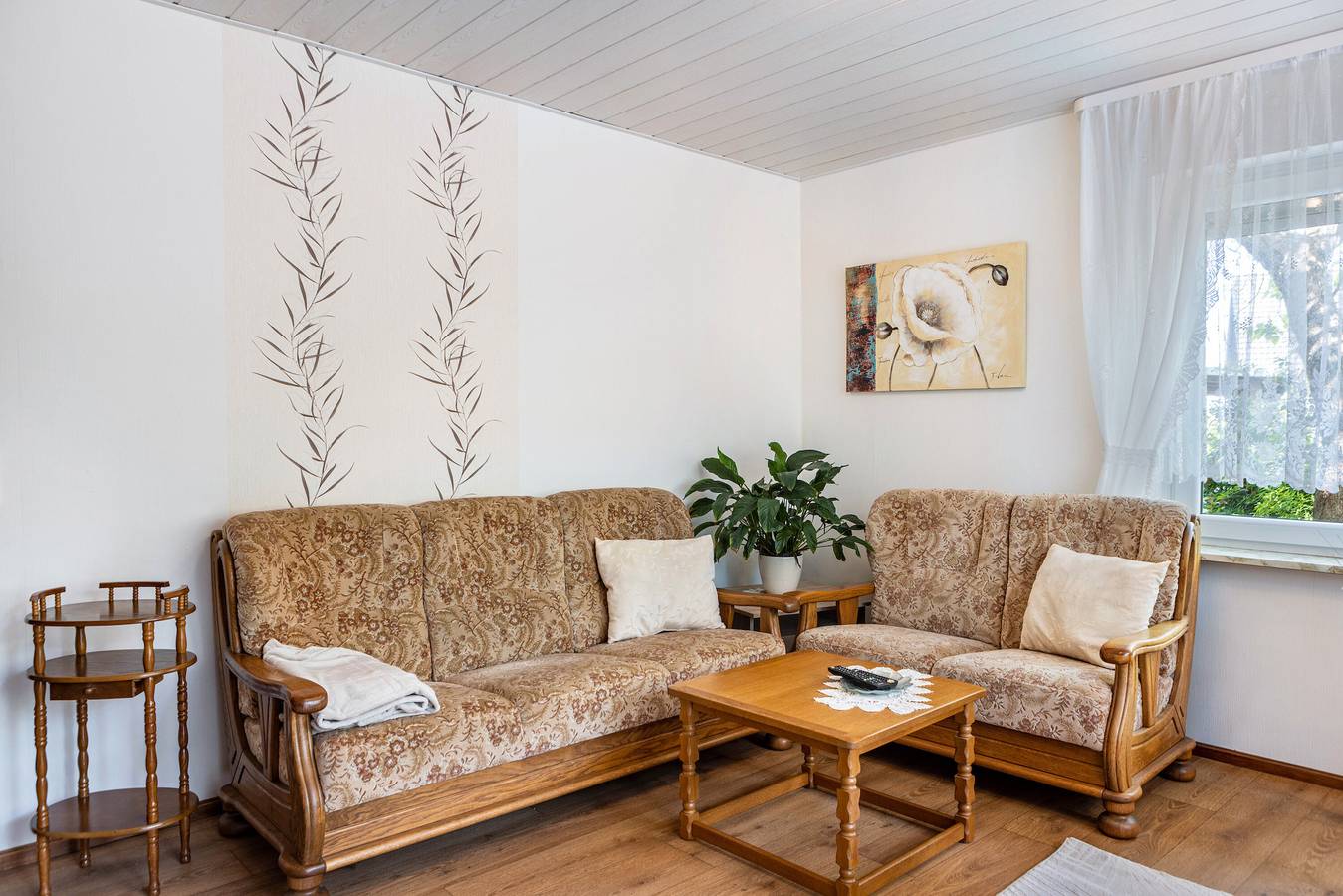 Ganze Wohnung, Ferienwohnung 'Schneeweißchen' mit Privatterrasse und Wi-Fi in Naumburg, Hessisches Bergland