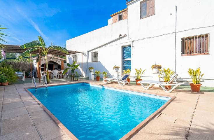 Casa de vacaciones para 10 personas, con Balcón/Terraza y Terraza además de Jardín y Piscina en La Riera