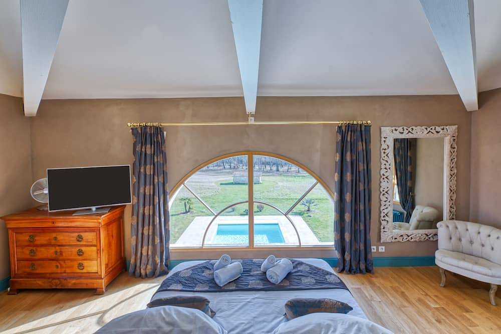 Château 5★ Mariage, anniversaire, séminaire..Piscine chauffée,sauna, billard,vin in Petit-Palais-et-Cornemps, Région de Libourne