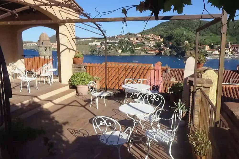 Unique catal. Traditional house with stunning views of the bay & mountains in d. Old town in Côte Vermeille, Collioure