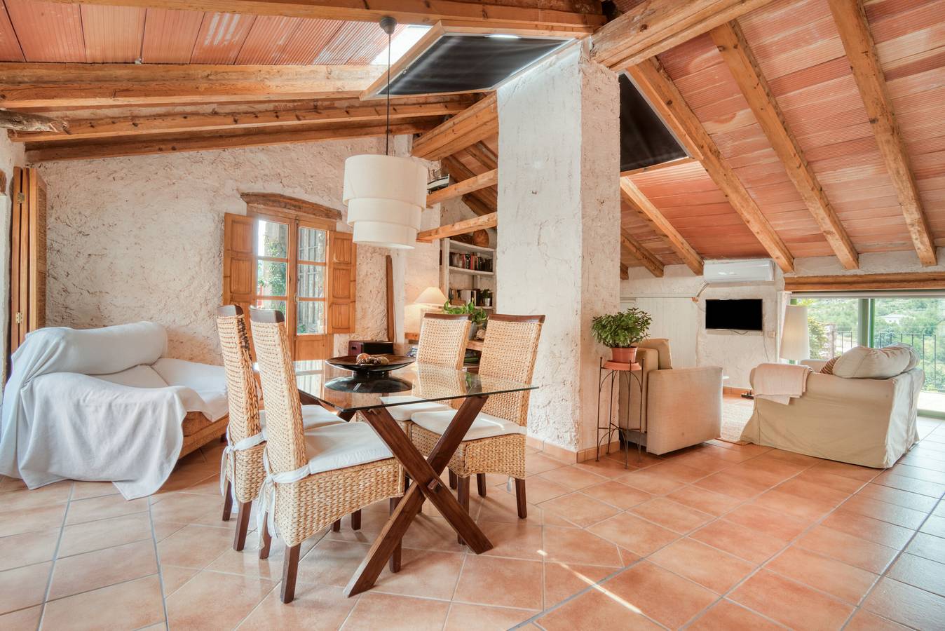 Casa de vacaciones 'Ca la Pasita 26' con piscina, vistas a la montaña y Wi-Fi in Vall de Gallinera, Interior de Alicante