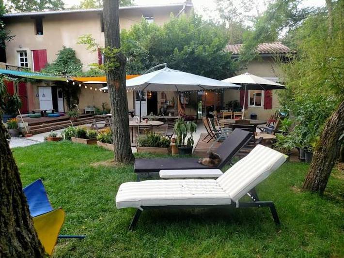 Chambre d’hôte pour 5 personnes, avec Terrasse et Jardin ainsi que Piscine et Vue