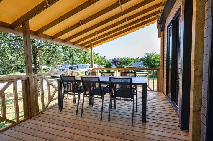 Caravane pour 6 personnes, avec terrasse et balcon/terrasse à Coëx - 2