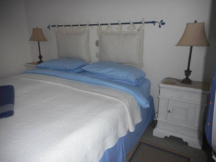 Gîte pour 3 personnes, avec piscine ainsi que vue et terrasse, animaux acceptés dans Parc de Vaugrenier - 4