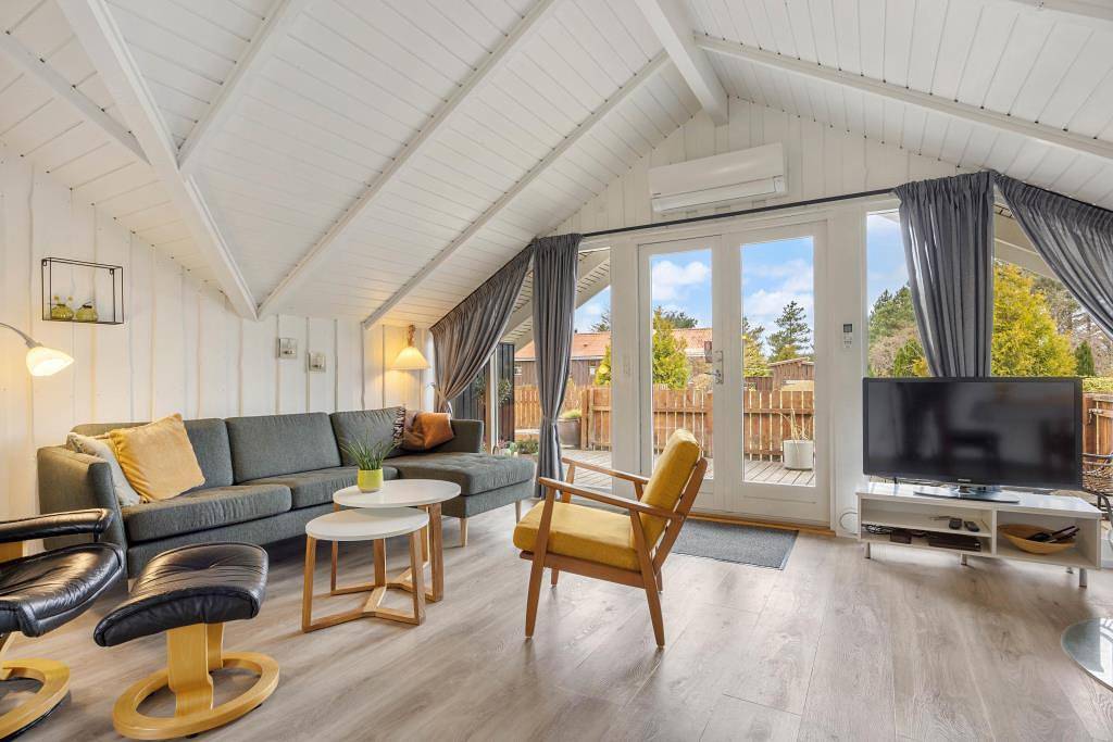 Authentic holiday home with whirlpool, sauna and fireplace in Lodbjerg Hede, Ringkøbing