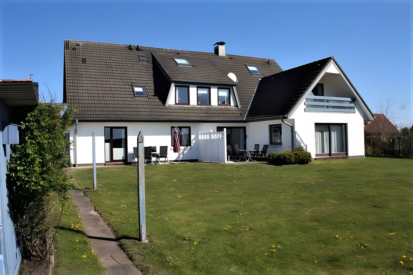 Ganze Wohnung, Apartment 'Fewo 4 Langeneß' mit Terrasse, Gemeinschaftsgarten und Wlan. Platz für bis zu 3 Gäste in Dagebüll, Nordseeküste