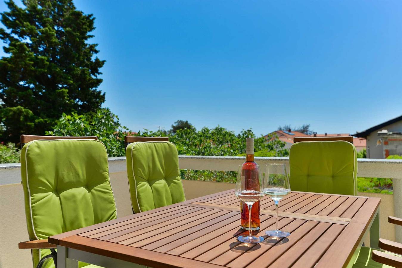 Ganze Wohnung, 200 m vom Strand | modern Fewo für 4-6 Personen | Klimaanlage, Wlan, Grill in Vir