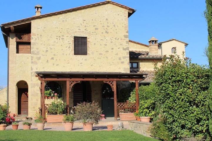 Agriturismo per 3 persone, con terrazza e giardino in Poggibonsi