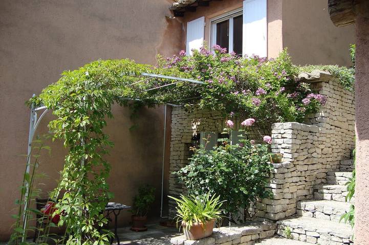 Location de vacances pour 3 personnes, avec piscine ainsi que terrasse et jardin à Velleron - 4