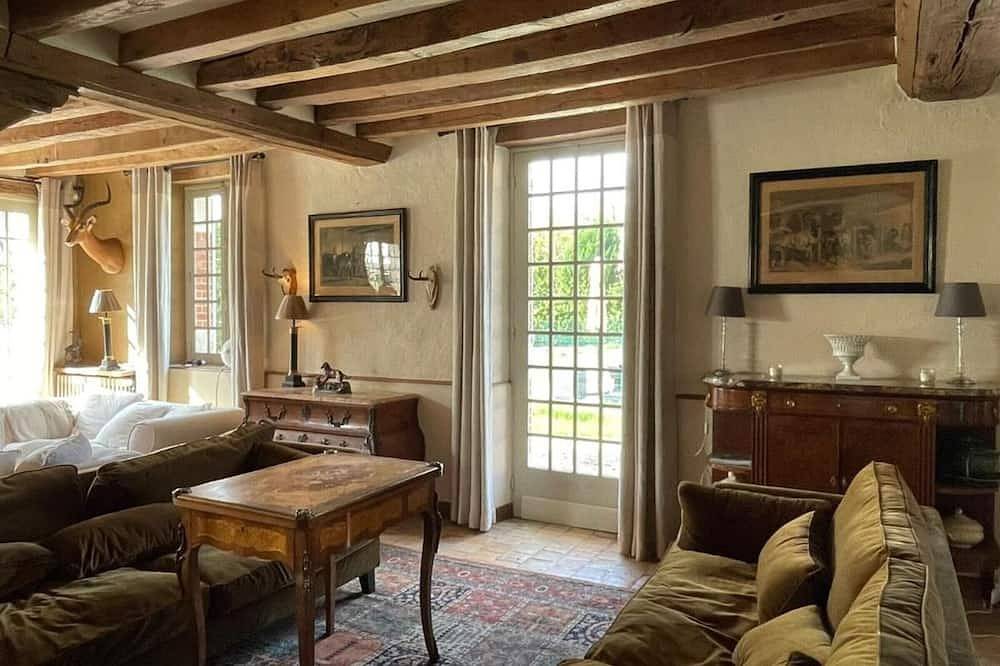 Évasion Sologne : Maison de charme, piscine privée, animaux permis in Isdes, Sologne