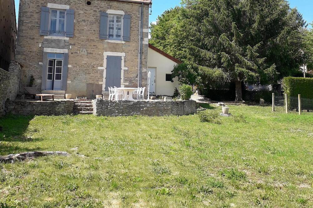 Au Coeur Paisible Du Vignoble in Nolay, Région de Beaune