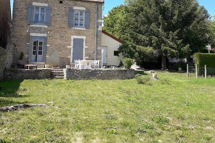 Location de vacances pour 7 personnes, avec Terrasse et Jardin à Nolay