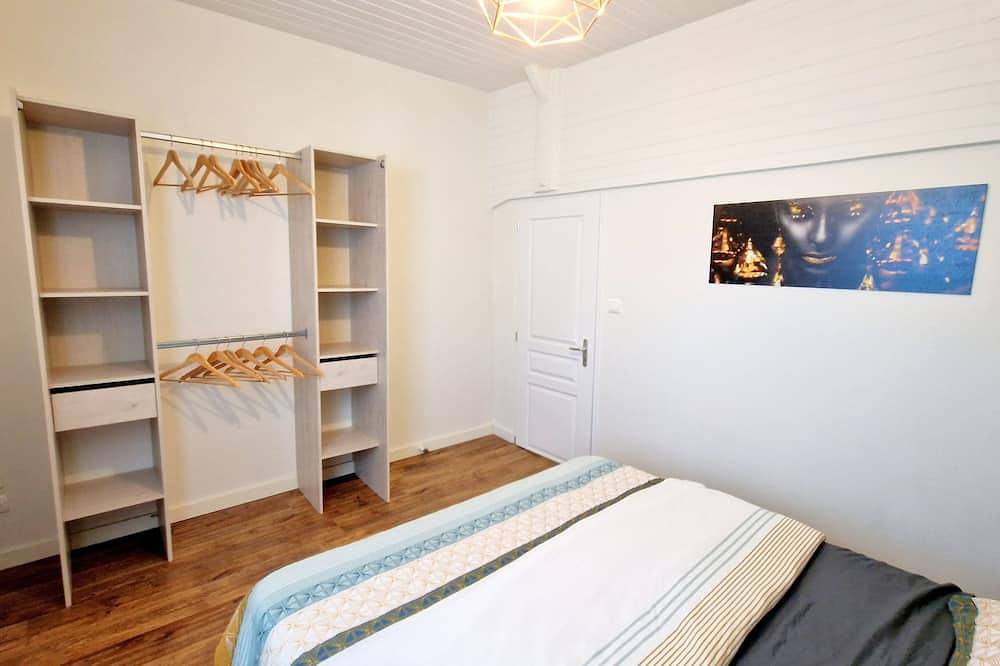 Beautiful renovated house, 2 bedrooms, air conditioning, free private parking, Wi-Fi in Agén, Región de Agen