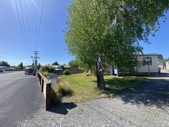Holiday home for 7 people, with garden and balcony, with pets in Twizel