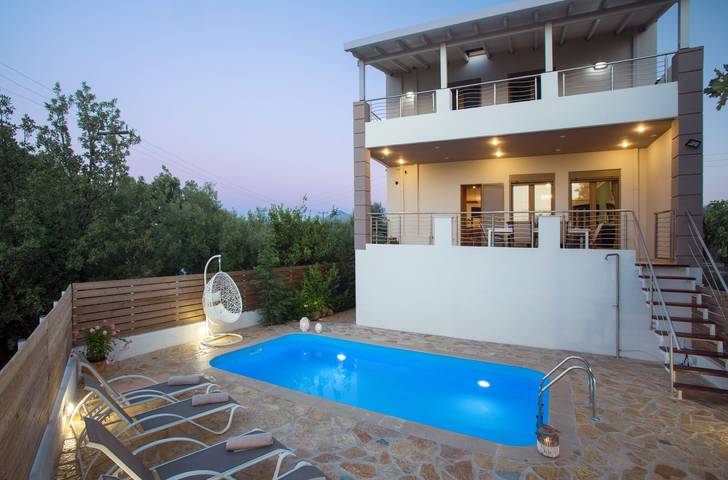 Villa for 10 people, with garden in Rethymnon