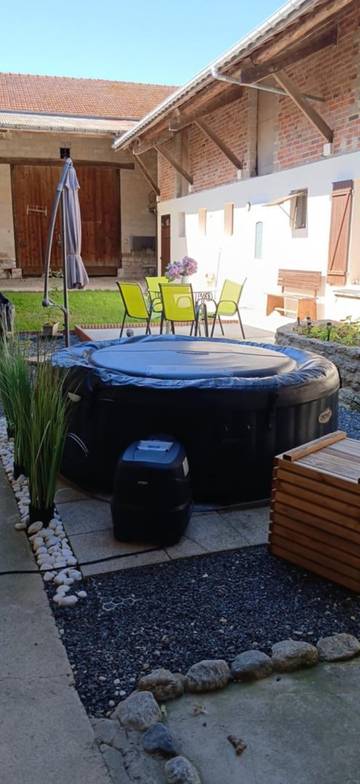Gîte pour 6 personnes, avec jardin ainsi que jacuzzi et terrasse, animaux acceptés dans Marne