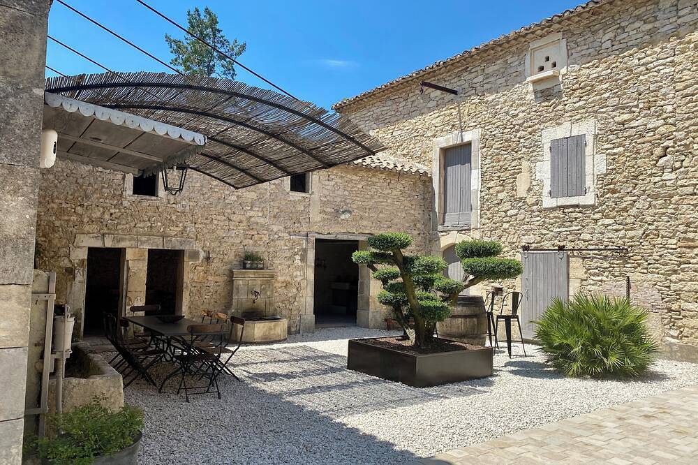 Air-conditioned Mas de Ménerbes, pétanque, swimming pool & enclosed garden. Pets welcome. in Ménerbes, Parc naturel régional du Luberon