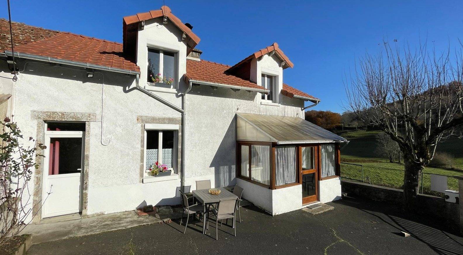 Gîte 2 à 5 personnes - proche toutes activités in Vic-sur-Cère, Région d'Aurillac