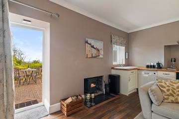 Apartment for 4 People in Penally, South-Wales, Photo 1