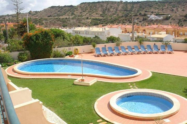 Villa for 6 people, with pool and balcony in Praia da Luz