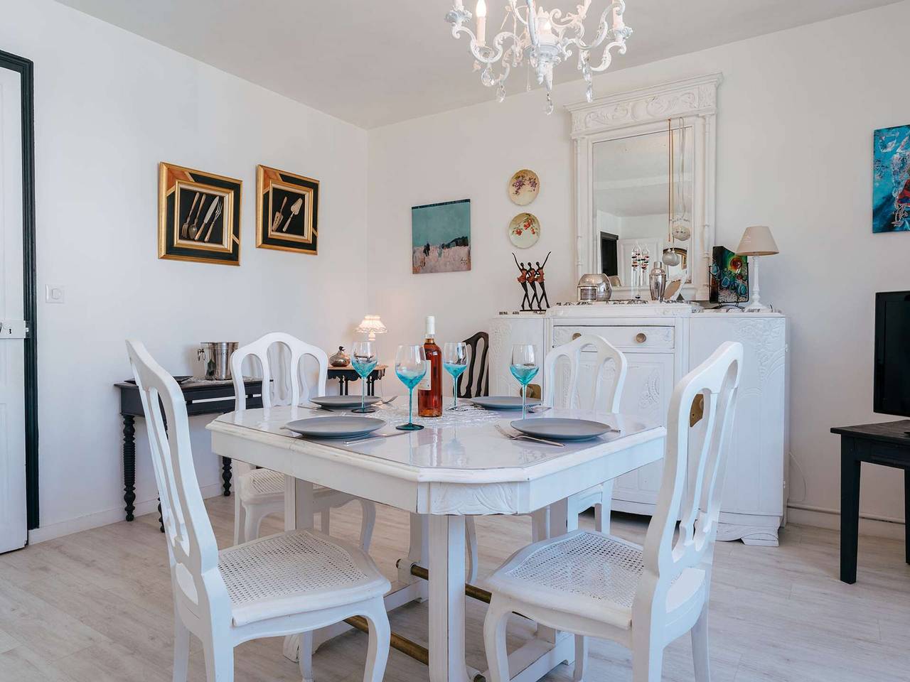 Entire apartment, Carnac Plage: Superbe T2 rénové 60m², à 50m de la Grande Plage, Wifi, pour 4 personnes in Carnac Plage, Carnac