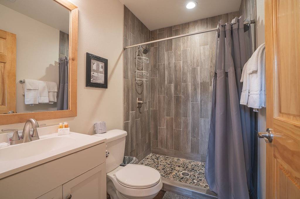 Cabin D at Safe Harbor Brady Mountain on Lake Ouachita! in Lake Ouachita