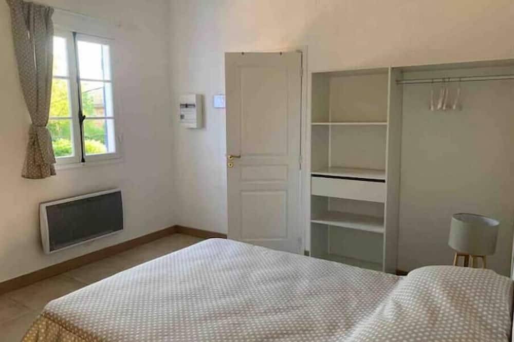 Two-room Cottage: La Tannière in Taradeau, Draguignan Region