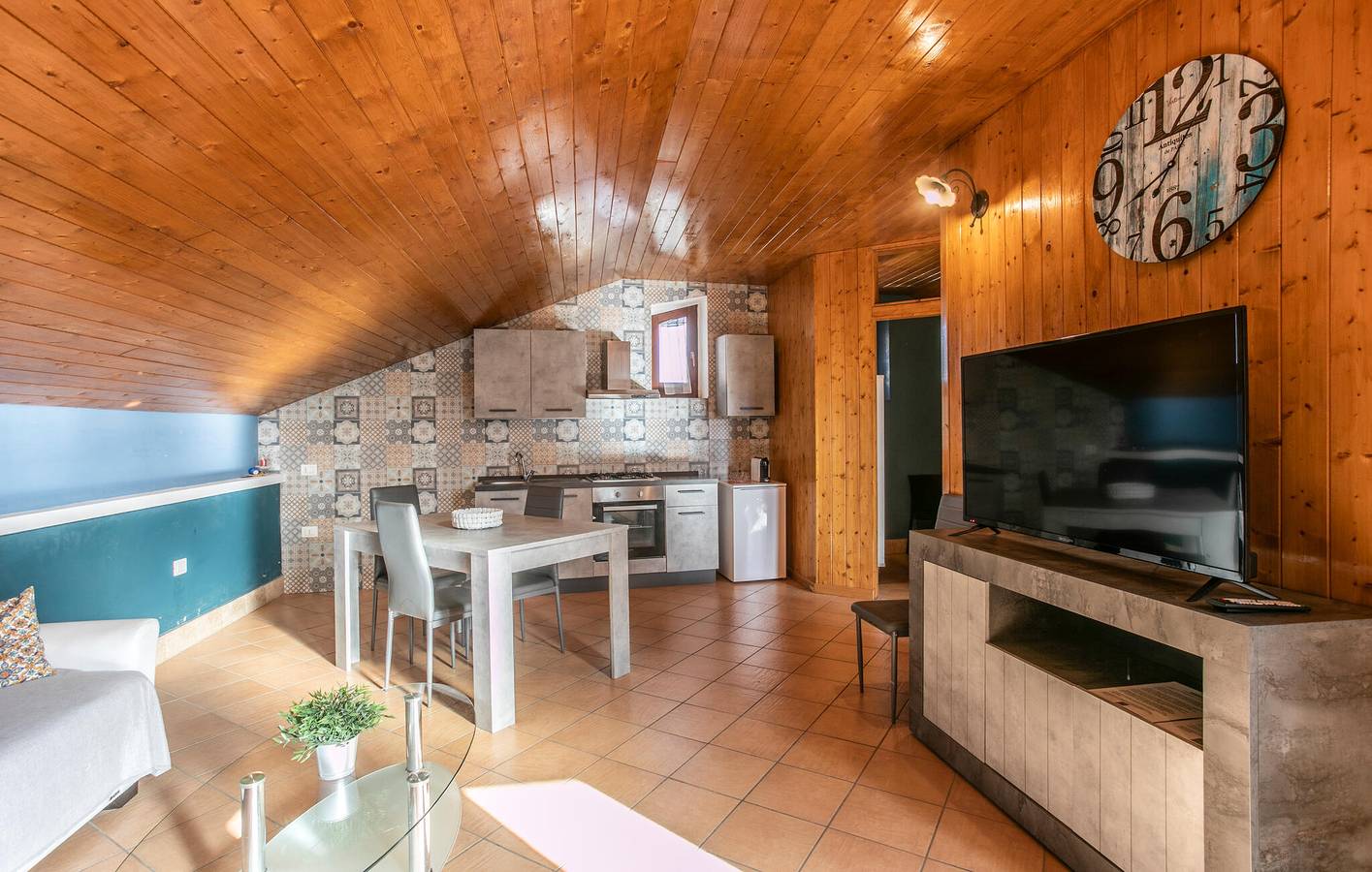 Geheel vakantieappartement, Appartement met zeezicht, zwembad, terras en parkeerplaats in Santa Venerina, Etna