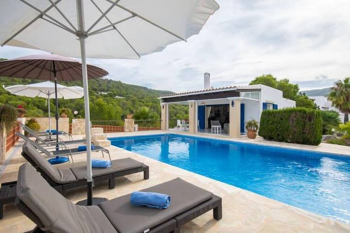 Casa vacanza per 6 persone, con giardino e terrazza nonché piscina in Cala Vedella